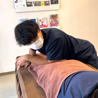 美容鍼×小顔×姿勢× ブライダル整体のエステ・リラクイメージ