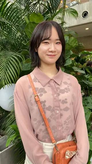 ミディアム カラー 磯谷 朋のヘアスタイル