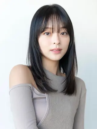 セミロング SAYA 透明感カラー/ヘアメのヘアスタイル