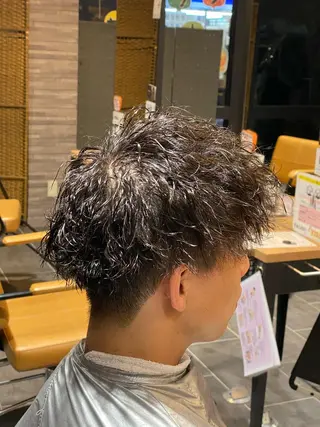 パーマ メンズ 尾崎 優也のヘアスタイル