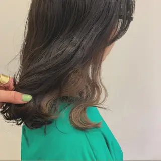 ミディアム 津秋 朝美のヘアスタイル