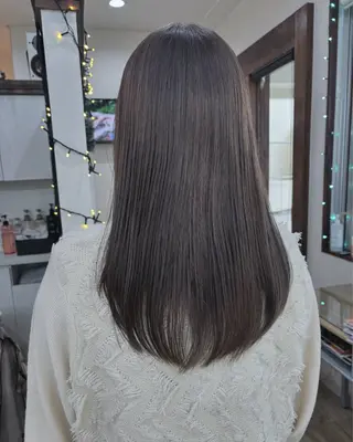 ミディアム カラー grand juteのヘアスタイル