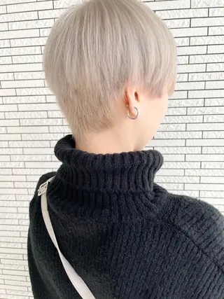 ショート カラー マエダ リョウのヘアスタイル