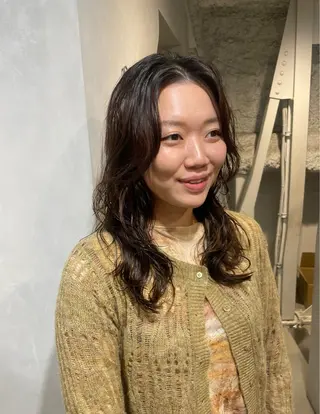 ミディアム SAKI 新宿のヘアスタイル