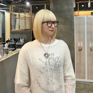 ミディアム 茜璃/ブリーチカラー /レイヤーカットのヘアスタイル