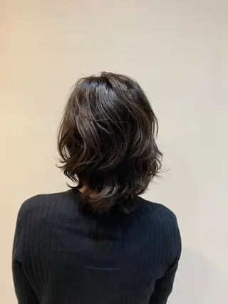 ミディアム パーマ 大人かわいい×艶髪 🤍塩川のヘアスタイル