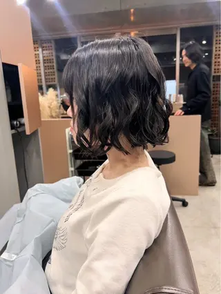 ショート パーマ aoba🩵 /コテ巻き風パーマのヘアスタイル