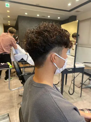 ショート パーマ メンズ 矢部 萌深のヘアスタイル