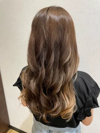 ロング 岡村 真子のヘアスタイル