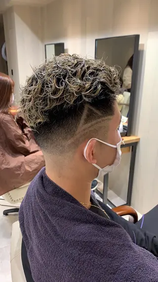 ショート カラー パーマ メンズ 三村 竜也のヘアスタイル