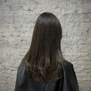 セミロング INORI|艶カラ ー|フェイスレイヤーのヘアスタイル