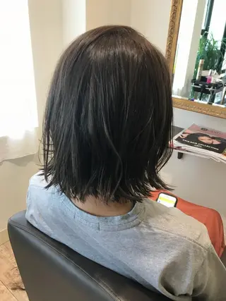 ミディアム カラー 伊藤 康乃のヘアスタイル