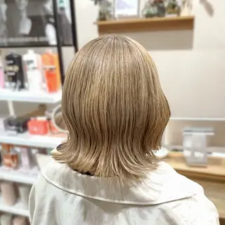 カラー 🩶🎀ハイトーン韓 国ナチュラル🧸💫のヘアスタイル