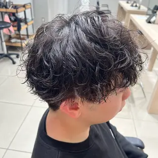 パーマ メンズ 巖本 真希のヘアスタイル