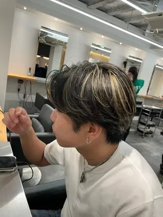 カラー メンズ 江藤 かえでのヘアスタイル