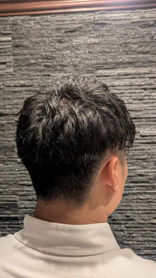 ミディアム プレミアムバーバーパレスホテル東京店所属・髙司 哲伸のヘアスタイル