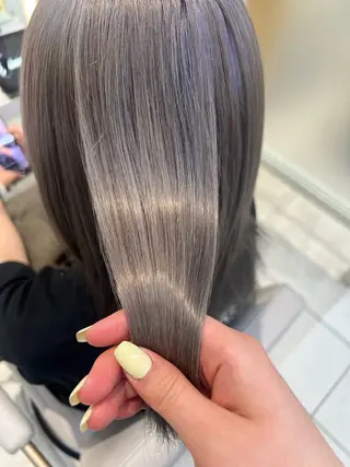 セミロング かなこ／レイヤー ／透明感カラーのヘアスタイル