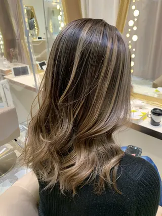 カラー 愛されハイトーン 🍓YURINAのヘアスタイル