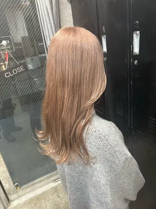 ロング カラー 渡 汐音のヘアスタイル