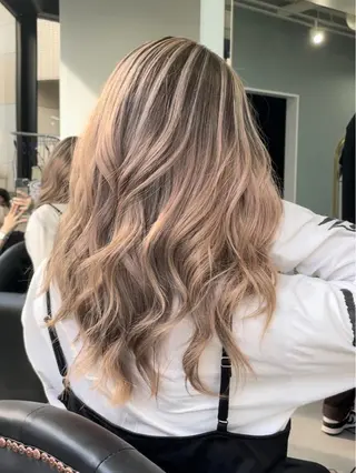 セミロング senjyu GINZA所属・バレイヤージュ/ハイ ライト/庄司鉄平のヘアスタイル