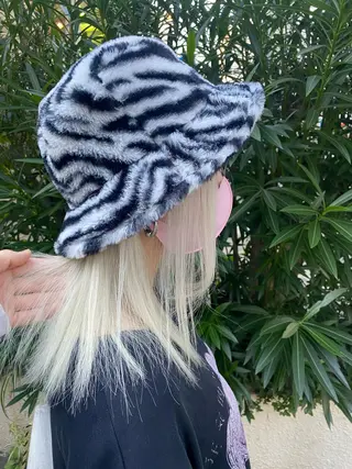 カラー エクステ ハイトーン 💭黒崎ハルカのヘアスタイル