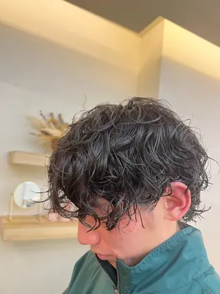 ミディアム メンズパーマ 岩成健志郎のヘアスタイル