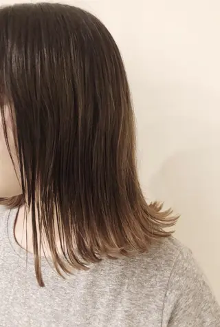 カラー 岩渕 由里香のヘアスタイル