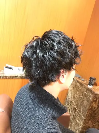 ミディアム パーマ メンズ 砂川 すながわのヘアスタイル