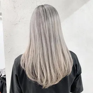 セミロング カラー 及川シゲル 髪質改善講師のヘアスタイル