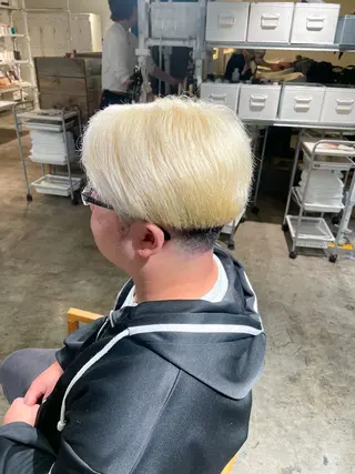 カラー メンズ ハイトーン/レイヤー /ケアブリーチ石川治のヘアスタイル