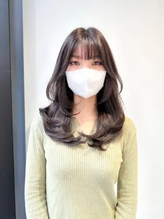 セミロング カラー 韓国レイヤーカット/ ダブルカラーのヘアスタイル