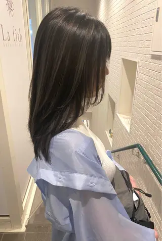 セミロング 井上 麻帆のヘアスタイル