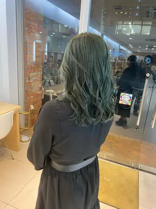 セミロング カラー 🍀透明感抜群🍀/ ハイトーンカラーのヘアスタイル