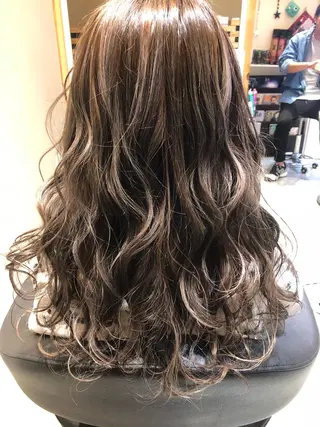 カラー 早川 真幸のヘアスタイル