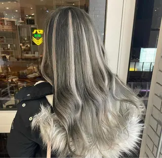 ロング カラー nameless miichiのヘアスタイル