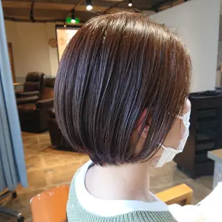 ショート カラー alushe 岡 陽子のヘアスタイル