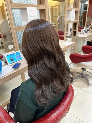 ロング カラー プログレス小平小川所属・フェザー/波巻き 雫石大夢のヘアスタイル