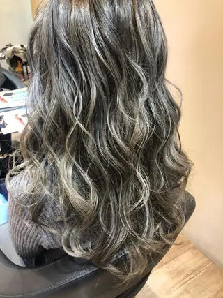 カラー 早川 真幸のヘアスタイル