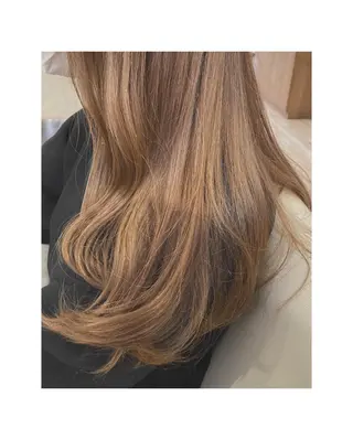 ロング タカノ アツコのヘアスタイル