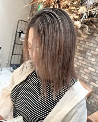 ミディアム 🔷ブリーチバレイヤ ージュ🔷飯野達也のヘアスタイル