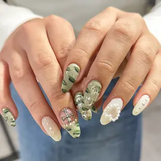 セミロング 小川 柚香のネイルデザイン