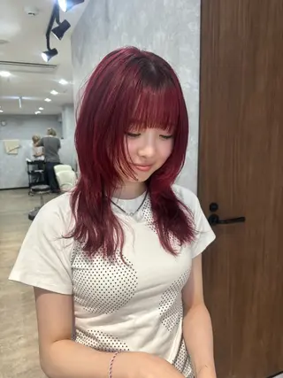 セミロング 🌐NATSUMI 🌐【寒色カラー】のヘアスタイル