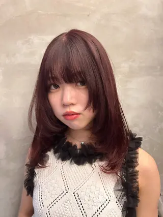 カラー Mori Aimiのヘアスタイル