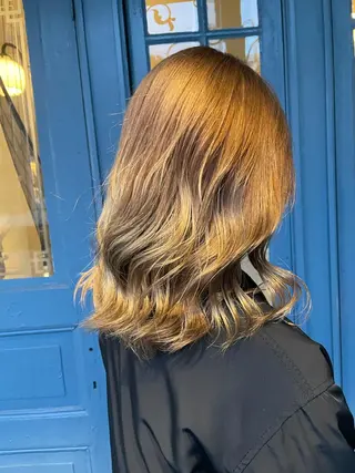 セミロング ブリーチ毛矯正.髪質 改善.髪にドラマをのヘアスタイル