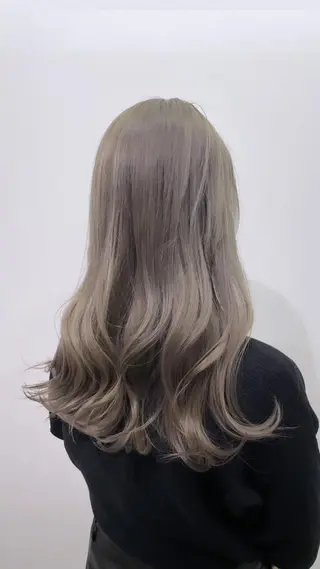 カラー 尾形 日和のヘアスタイル