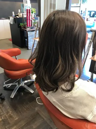 セミロング カラー デザインカラー🌈 高木リョウのヘアスタイル