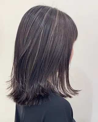 ミディアム カラー 細めハイライト🩶 ボブ/レイヤーカットのヘアスタイル