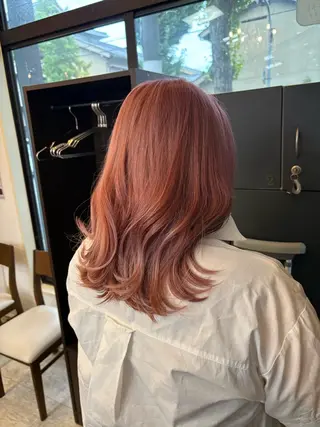 セミロング カラー 浦﨑 笑美里のヘアスタイル