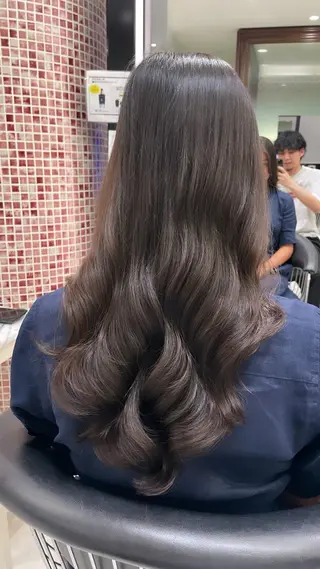 ロング パーマ コテ巻きパーマ 藤野佑成のヘアスタイル