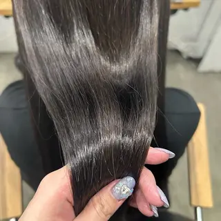 ロング カラー あやめ🪽 オリーブ/ハイトーンのヘアスタイル